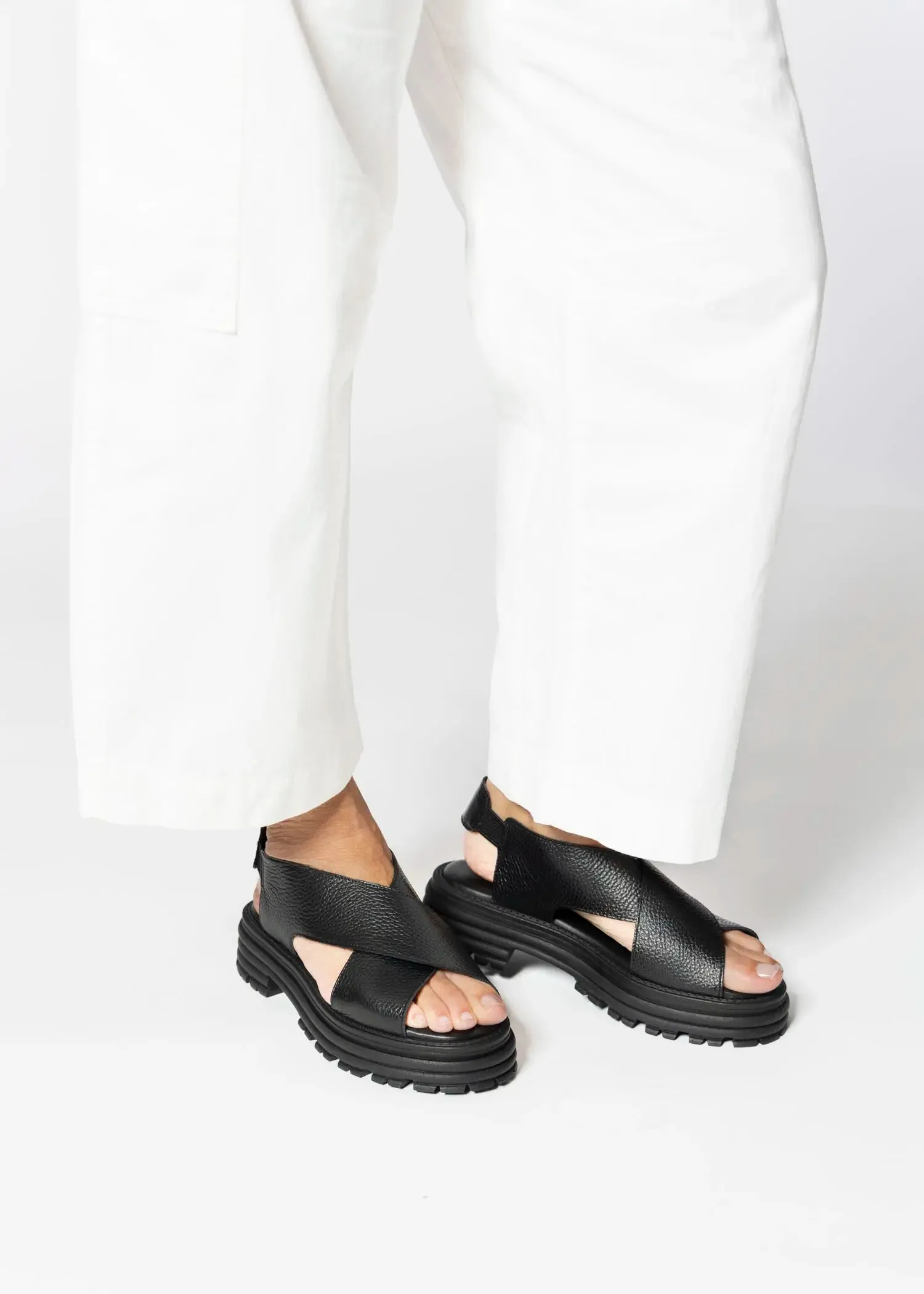 Dafne Leather Sandal