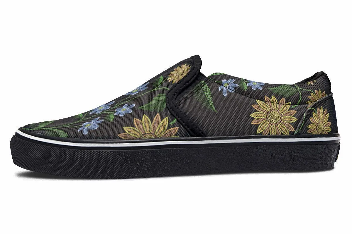 Embroidery Chicken Slip-On Shoes