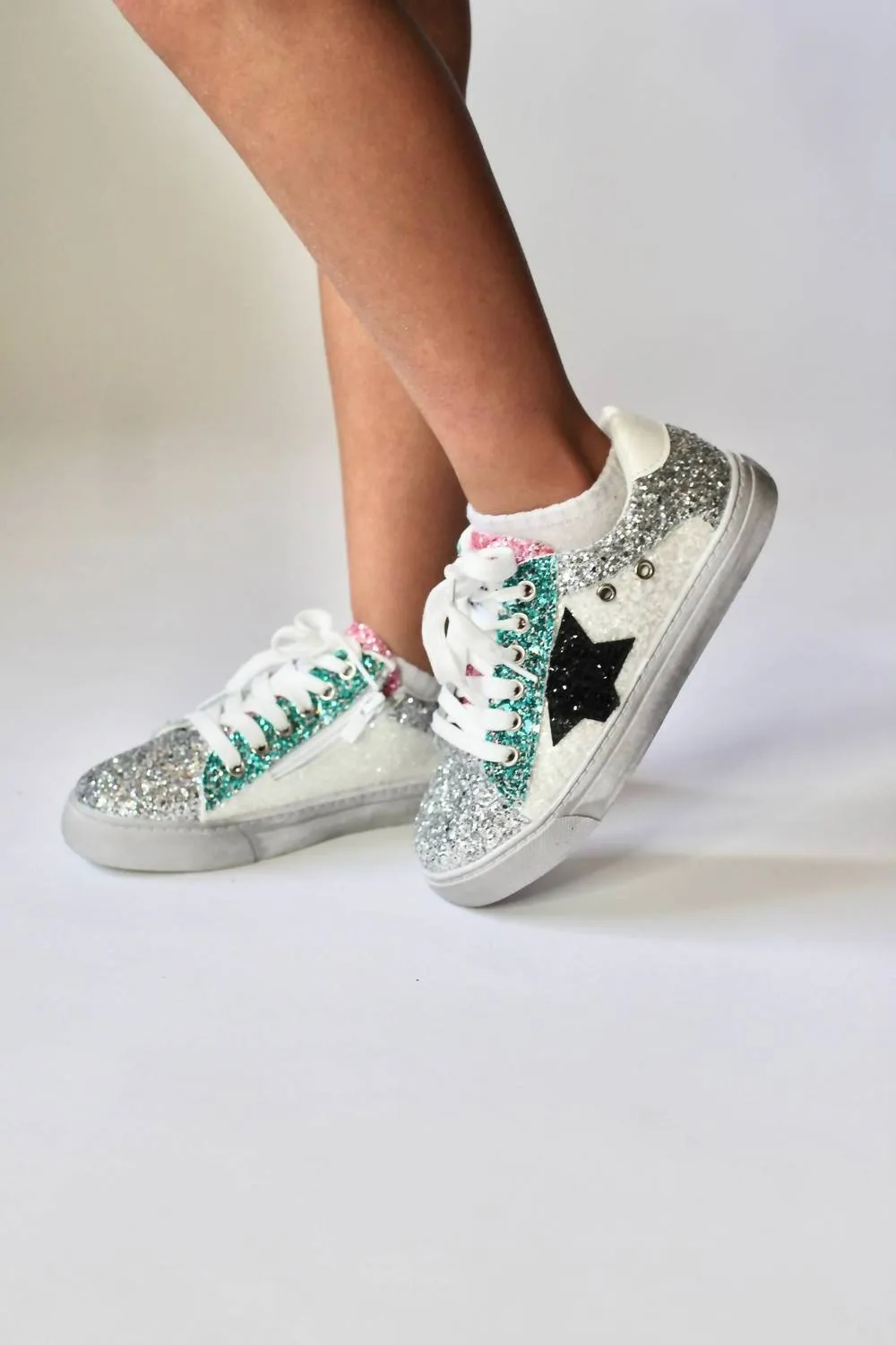 Girl's Star Glitter Sneakers In White Multi