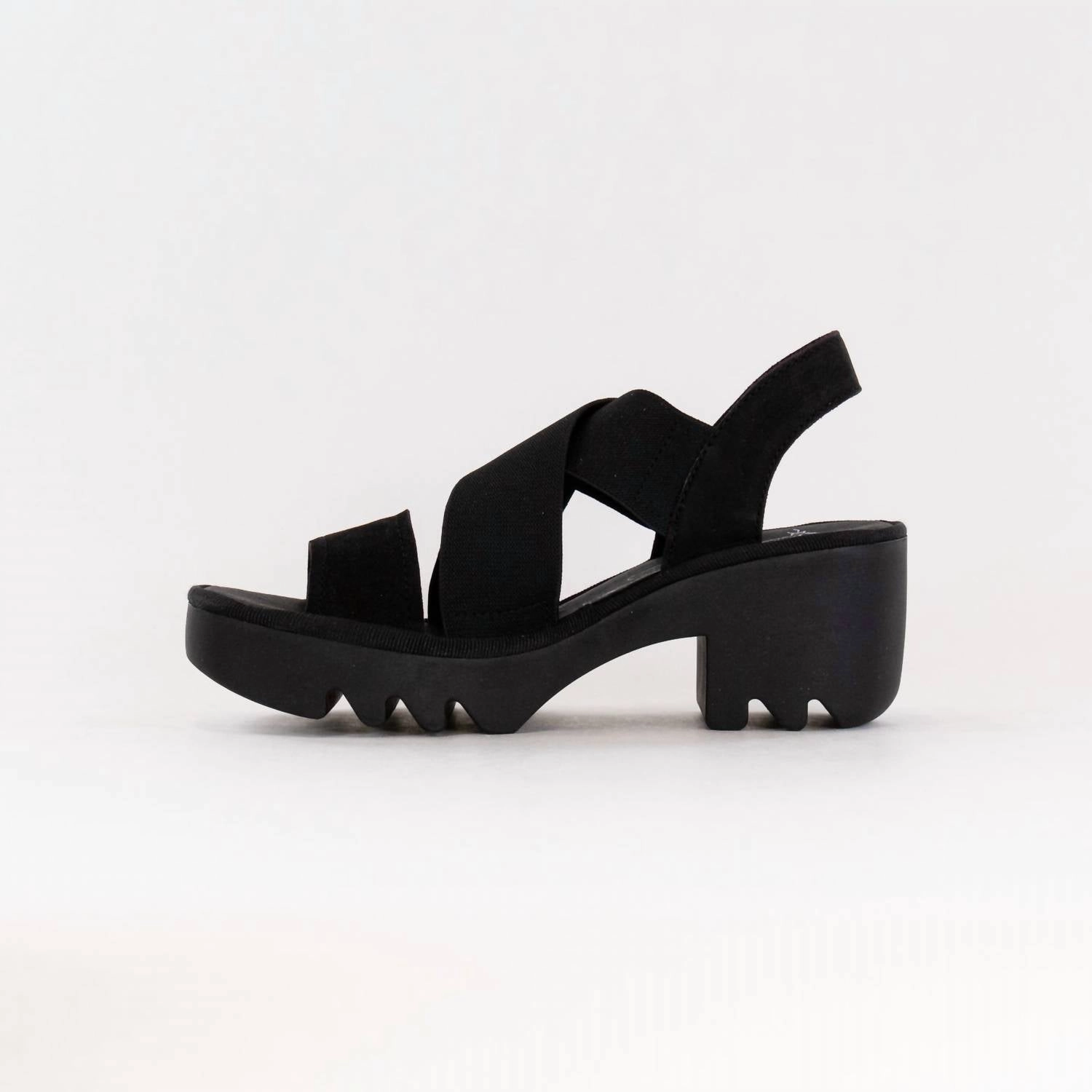 Women's Crossover Sandal In Black