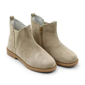 Women's Nicola Scalloped Chelsea Boot In Sand